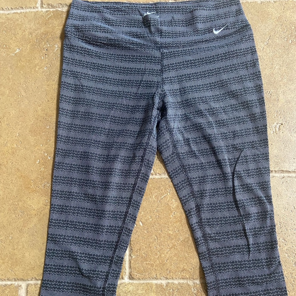 Nike dri fit cropped leggings size large